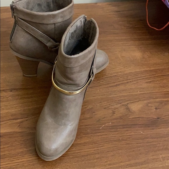 Light brown heeled Shoedazzle booties . - Picture 2 of 5